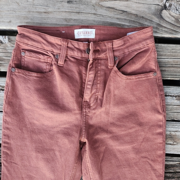 Shyanne Women's High Rise Tulip Hem Super Flare Jeans 26x32 Western Bell Bottom - Picture 7 of 10